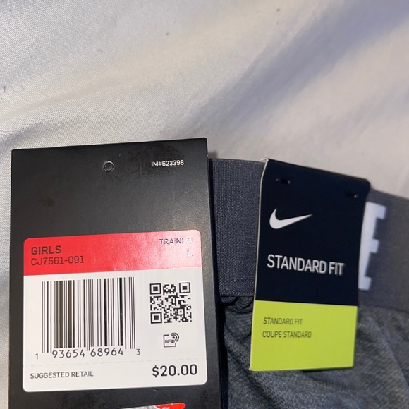 Nike Girls Shorts - Picture 2 of 3